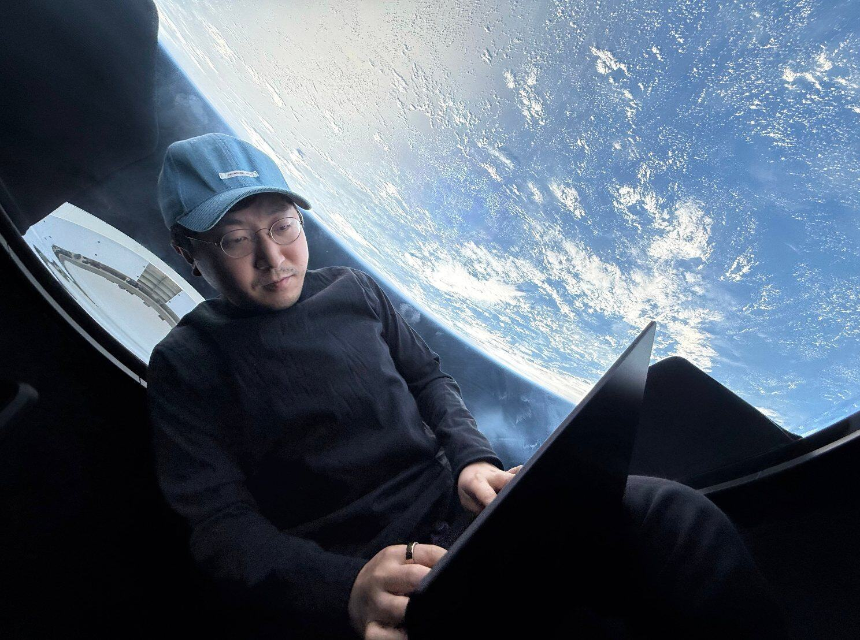 SpaceX星舰概念图，下方为相关任务信息