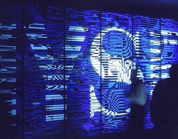 图1 2001年纽约证券交易所交易大厅
