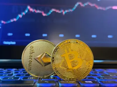 比特币三季度飙升44%跑赢黄金与美股，监管利好助推加密市场