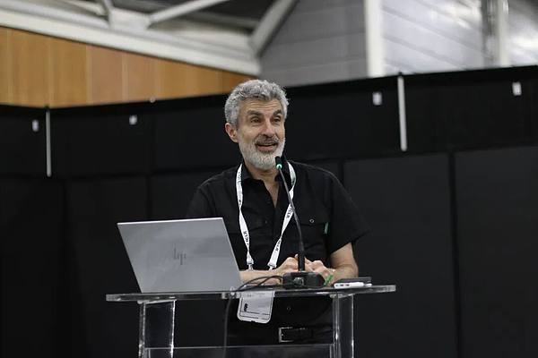 约书亚·本吉奥（Yoshua Bengio）